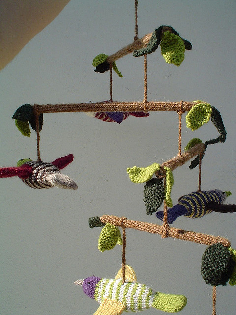 Móvil carrusel pájaros tejido punto knitting